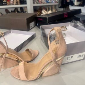 Jennifer Lopez brand new never worn  blush sandal high heel wedge in 7.5 size